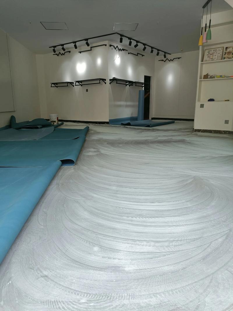 PVC塑膠地板施工指南 單人操作與批發優勢